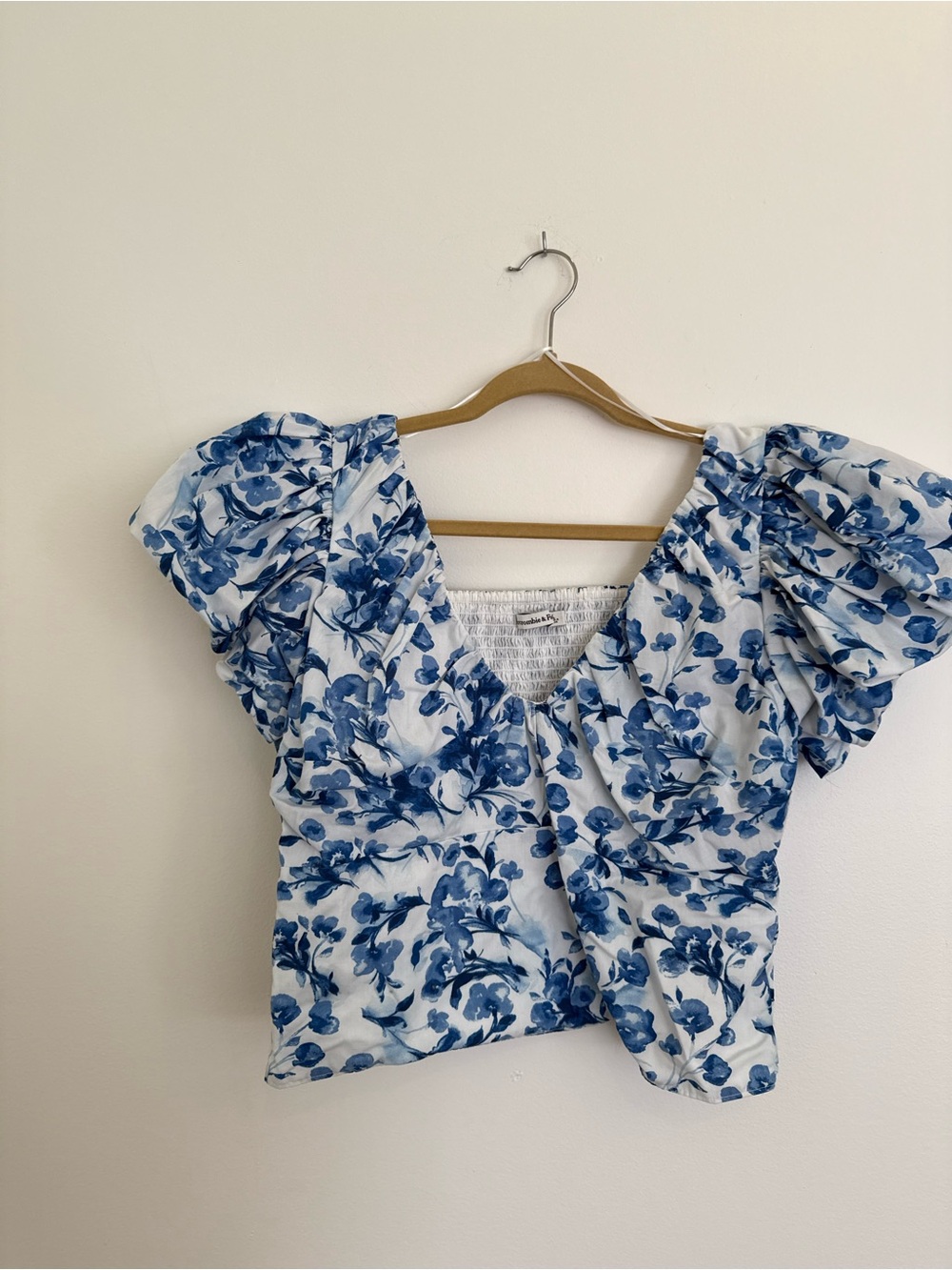 Abercrombie & Fitch White and Blue Floral Puff Sleeve Blouse